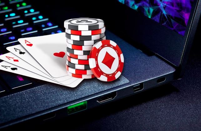 Online Poker vs. Live Poker: Which is Better? Online Poker vs. Live Poker: Which is Better?